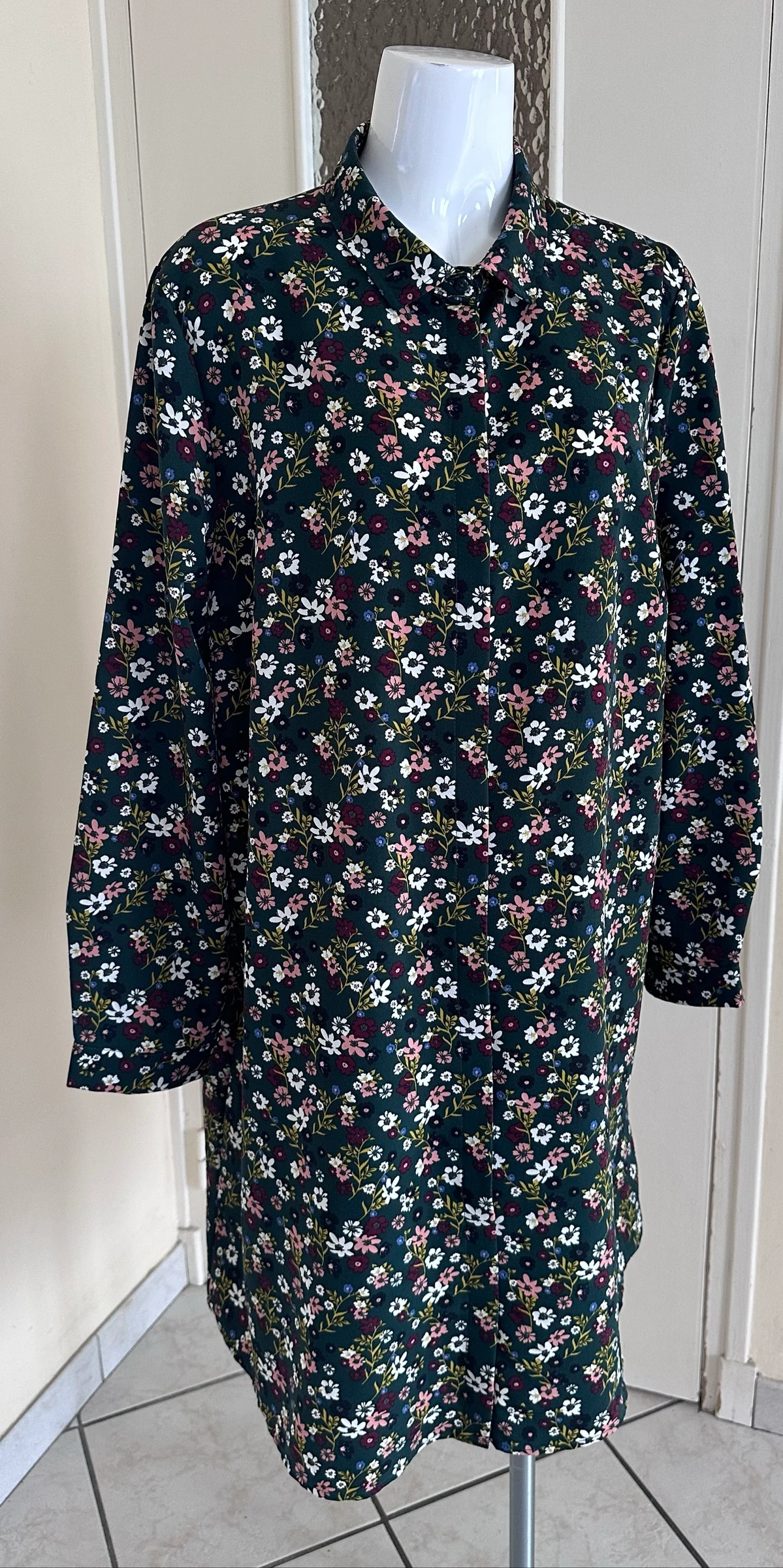 Vestido Floral Campo Fundo Verde Abotoado - Novo (T. XL / 44-46) – photo 12